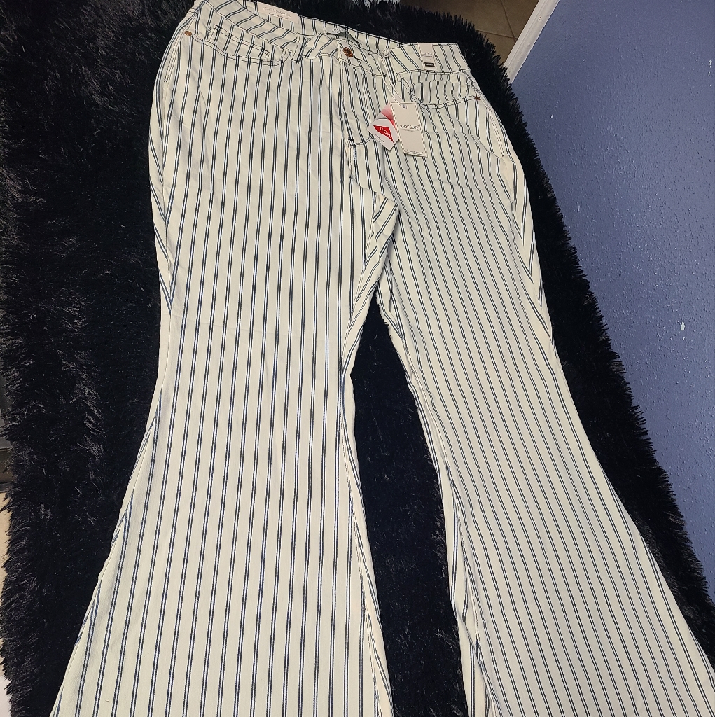 Judy Blue Jb88231 Super Flare,High Waist, Raw Uncut Hem Jean (Size-18w) Nwt